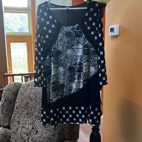 Tops - Plus Womans Calessa Dressy Top. Sz. 1X.